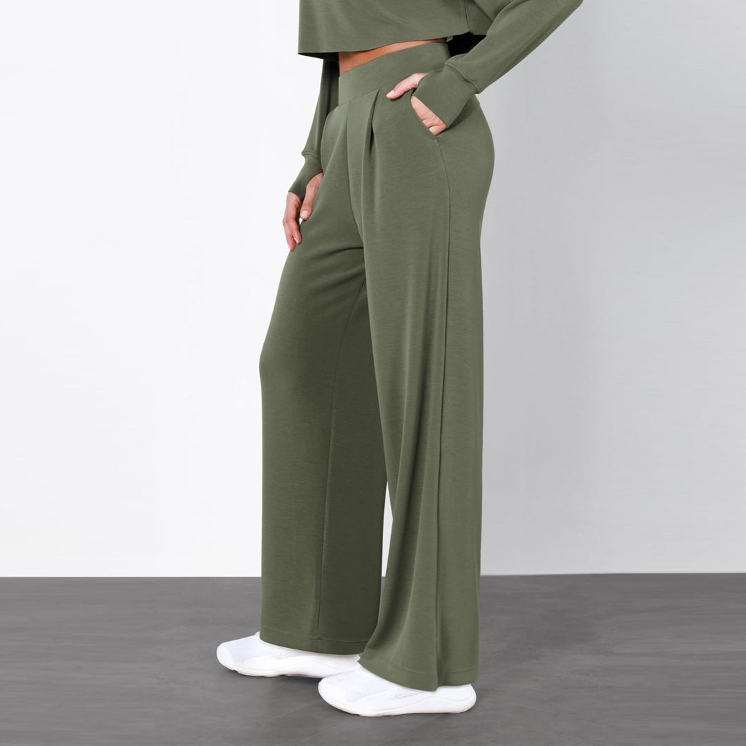 Pantaloni donna vita alta, gamba dritta. Design drappeggiato che unisce eleganza e comfort per l'ufficio.