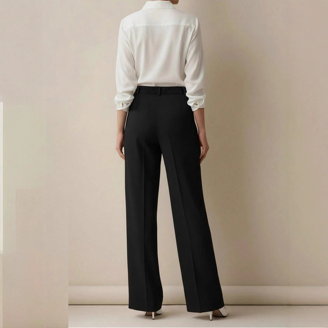 Pantaloni bianchi donna vita alta, gamba dritta. Eleganza e freschezza per look estivi o outfit eleganti e moderni.