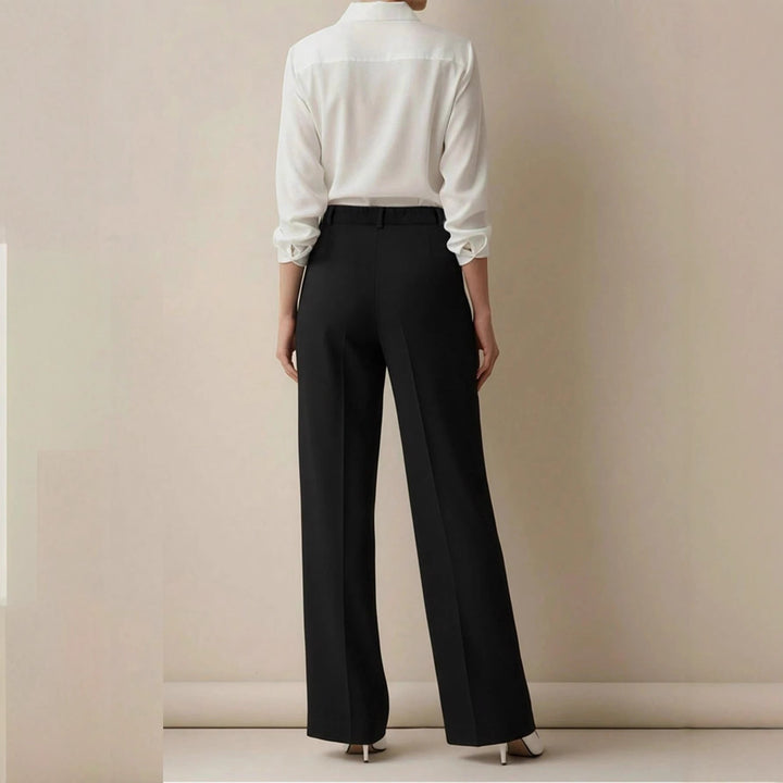 Pantaloni bianchi donna vita alta, gamba dritta. Eleganza e freschezza per look estivi o outfit eleganti e moderni.