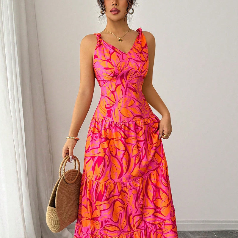 Maxi abito donna fluido e leggero, con vivace stampa tropicale. Ideale per l'eleganza estiva e il tempo libero.