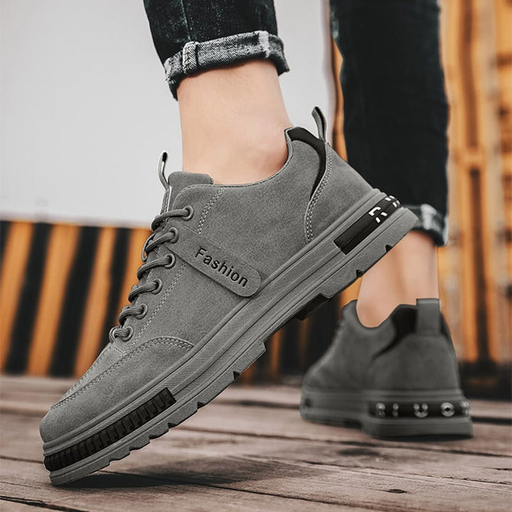 Moderne sneakers uomo per primavera/estate, con lacci e design versatile. Nero, grigio, beige.