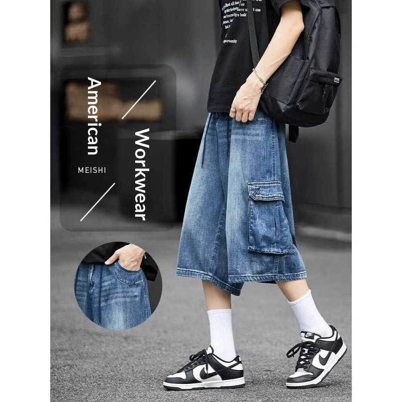 Pantaloni capri uomo blu scuro a vestibilità ampia, tessuto leggero, comodi e pratici per l'estate, design multitasche.