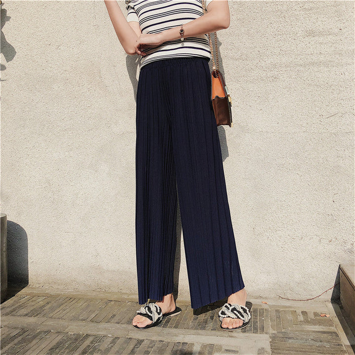 Pantaloni donna pieghettati a gamba larga, modello cropped. Ideali per look versatili ed eleganti.