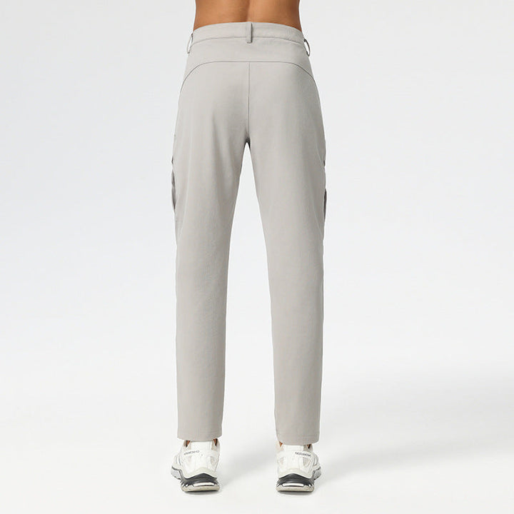 Pantaloni cargo uomo stile utility, ideali per look casual e urbano. Vita elastica per massima libertà di movimento.