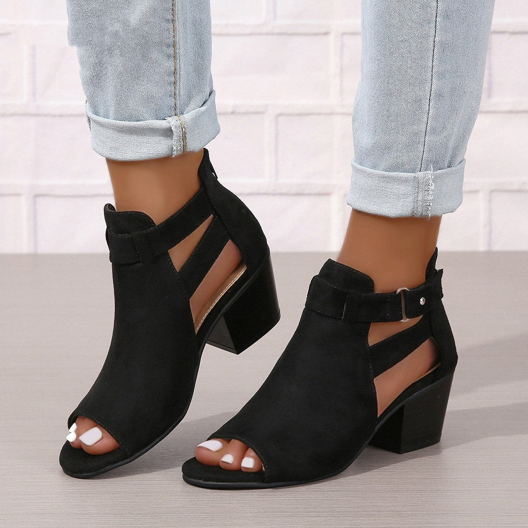 Sandali donna eleganti con tacco alto, cinturino alla caviglia per stabilità, ideali per occasioni speciali.