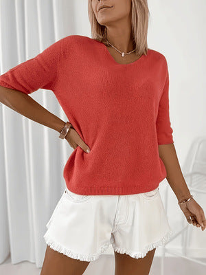 Maglione donna leggero scollo V, un capo versatile che unisce la moda casual e l'eleganza quotidiana.