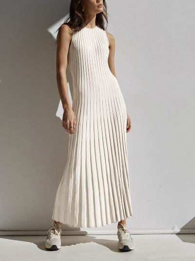 Vestito da donna plissettato, stile classico ed elegante. Ottimo per outfit serali o abbigliamento casual chic.