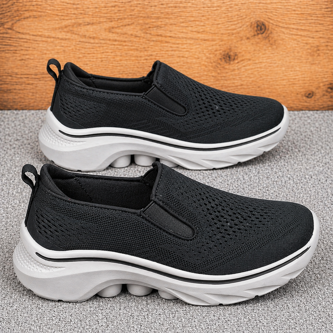 Scarpe uomo slip-on senza lacci, ultra-leggere e traspiranti, per massima comodità giornaliera e relax.