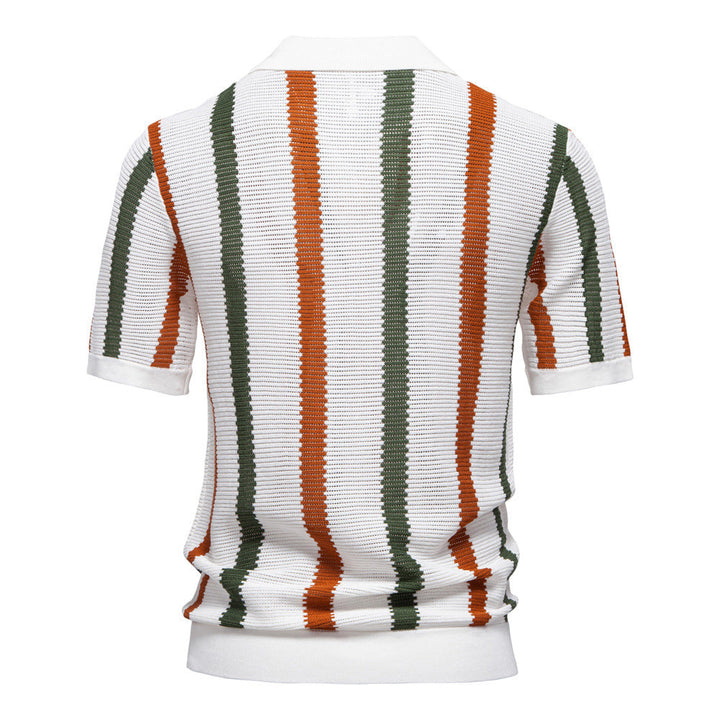 Polo uomo slim fit estiva, in tessuto leggero e traforato per massimo comfort. Eleganza casual a maniche corte.