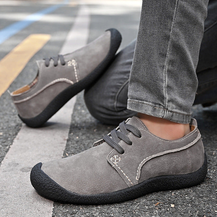 Scarpe da escursionismo uomo con design casual, massimizzano comfort e aderenza. Perfette per outdoor versatili.