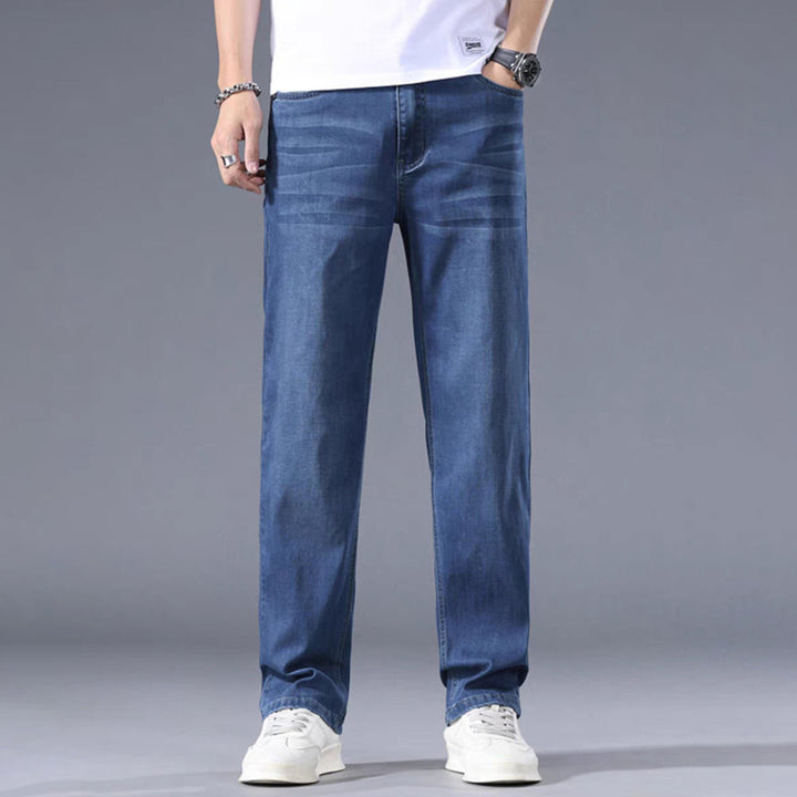 Pantaloni uomo denim slim fit vita media per il massimo comfort. Perfetti per ogni look quotidiano e di tendenza.