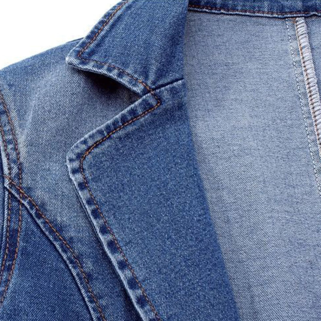 Giacca donna blu in denim stile blazer, perfetta per un look casual elegante e moderno in primavera.