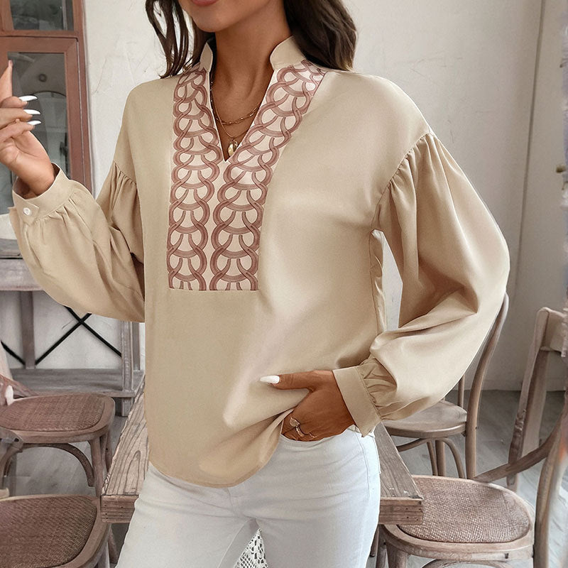Camicia donna moda con maniche a palloncino e colletto alto, taglio elegante per un tocco di raffinatezza.