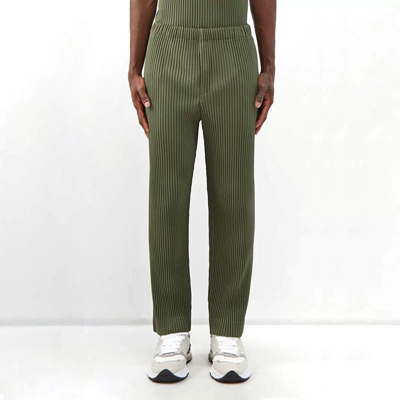 Design posteriore dei pantaloni uomo casual dritti a gamba larga, stile streetwear e vestibilità comoda.