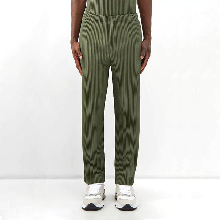 Design posteriore dei pantaloni uomo casual dritti a gamba larga, stile streetwear e vestibilità comoda.