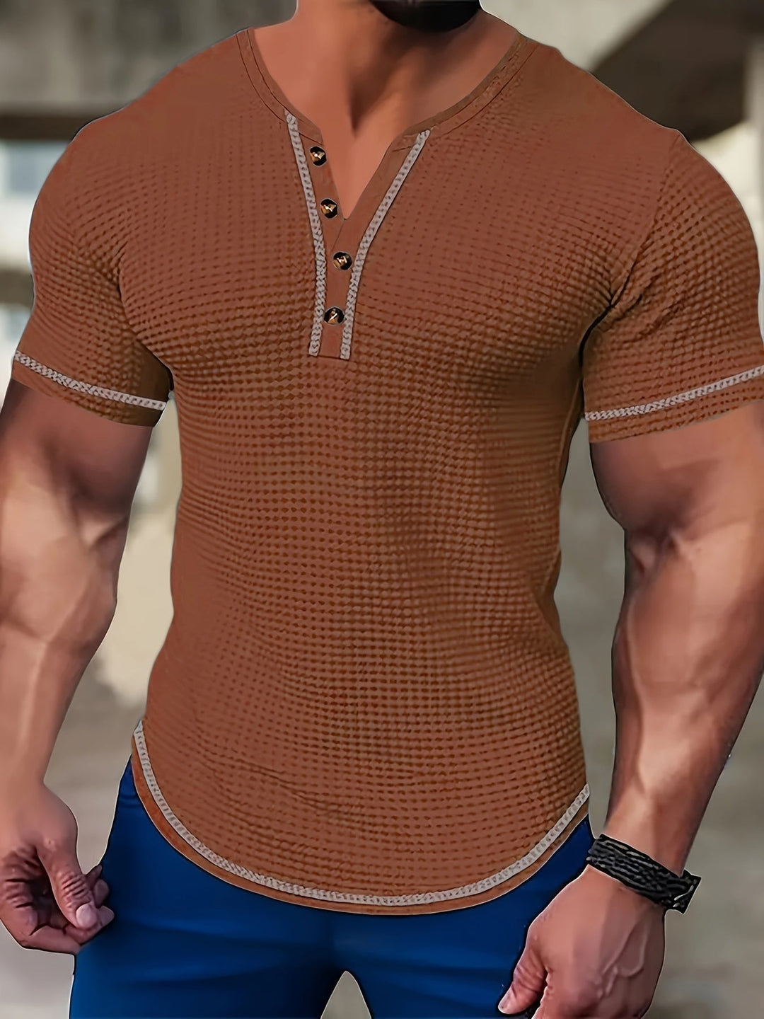 Maglietta Henley uomo casual con bottoni, maniche corte e bordo in contrasto. Versatile per ogni giorno, stile moderno.