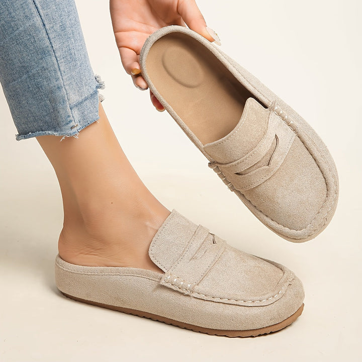 Sabot donna con plateau robusto e comodo, perfetti per slanciare la figura con stile.