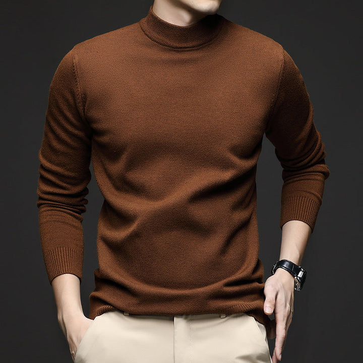 Maglione maschile a mezza dolcevita slim fit, perfetto per eleganza casual o formale.