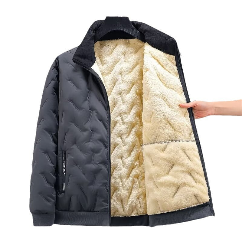 Elegante gilet imbottito uomo con orlo dritto e tasche. Versatile per autunno e inverno, per ogni look.
