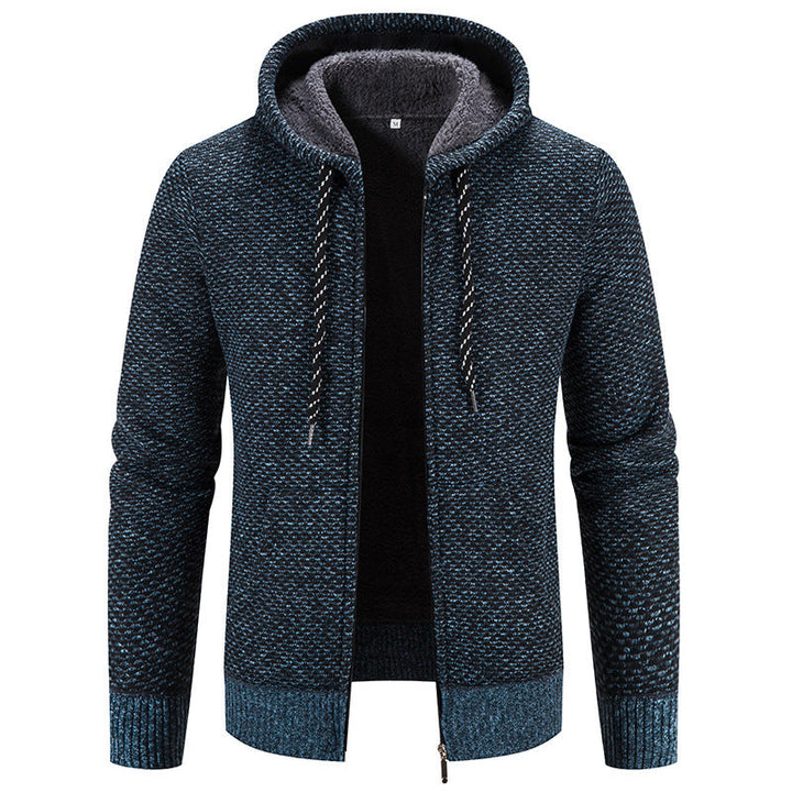 Giacca invernale uomo casual con cappuccio, cerniera robusta e tasche, perfetta per affrontare il freddo con stile.