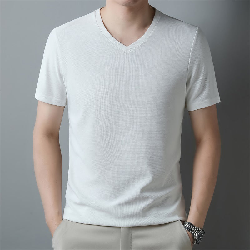 Maglietta uomo verde, scollo a V, maniche corte. Essenziale per look casual, vestibilità regolare e comfort estivo.