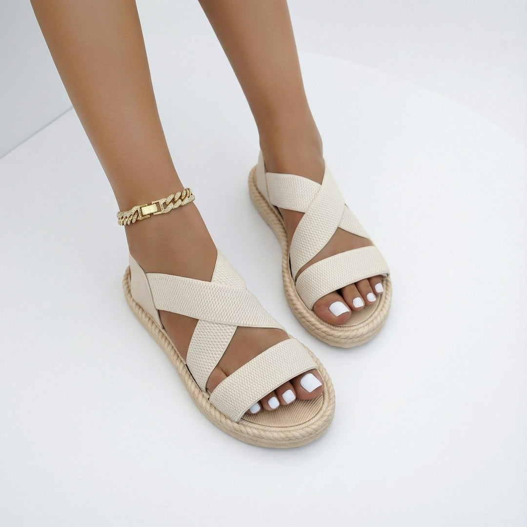 Eleganti sandali estivi donna con fasce incrociate, design leggero e suola morbida per massimo comfort casual.