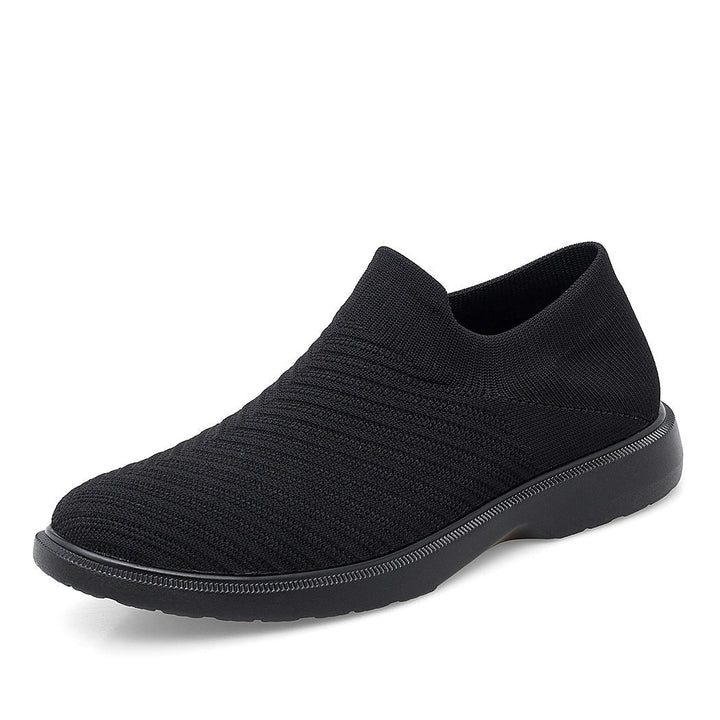 Scarpe estive uomo nere, leggere e traspiranti, ideali per comfort quotidiano e stile casual primavera.