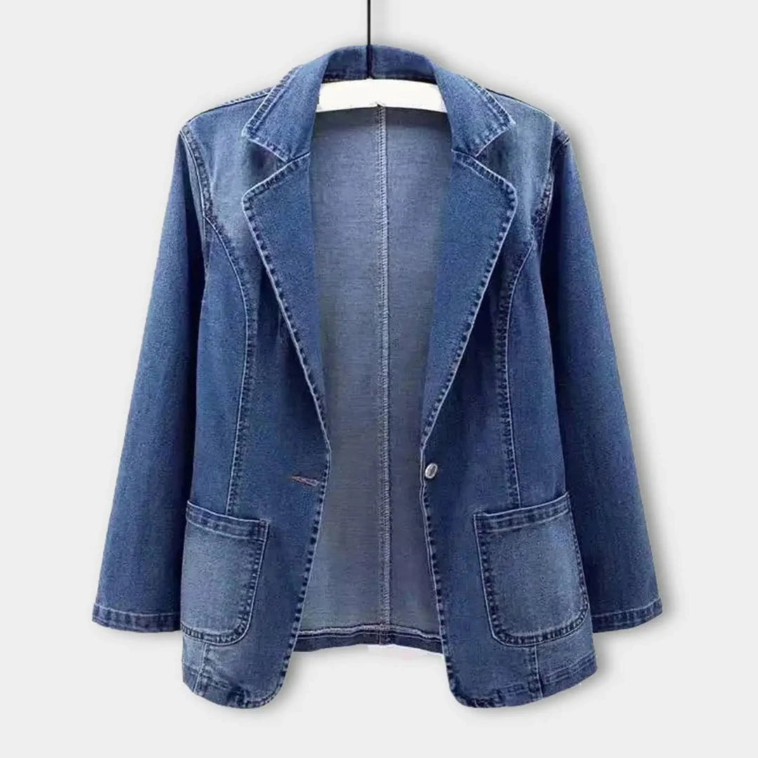 Blazer da donna in denim blu, elegante e casual, perfetto per uno stile moderno e primaverile.