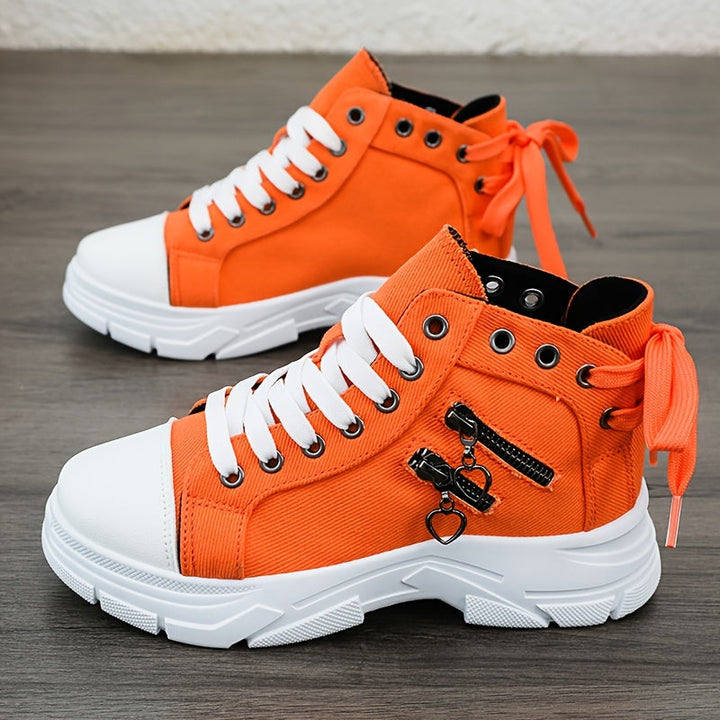 Sneakers donna con plateau, design versatile per comfort e stile rialzato, ideali per ogni occasione.