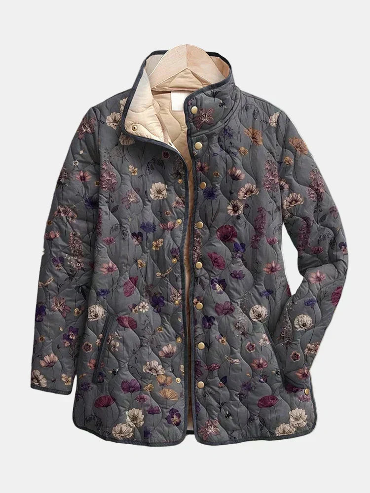 Giacca floreale trapuntata da donna con bottoni, per un look fresco e alla moda.