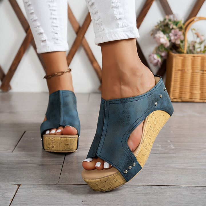 Sandali donna Alessia, zeppa comoda per un outfit estivo fresco, alla moda e confortevole.
