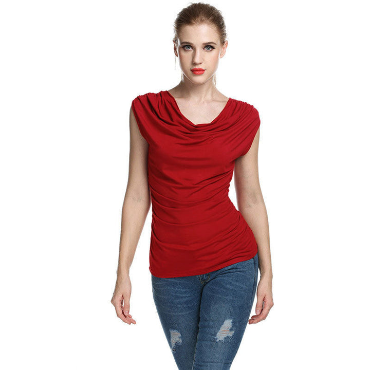 Abbigliamento femminile: top elegante senza maniche color crema, con pieghe decorative e silhouette slim, versatile per ogni occasione.
