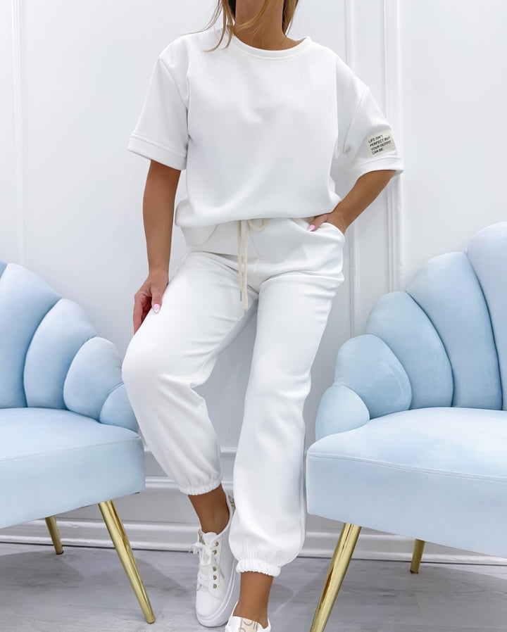 Completo lounge donna comodo con manica corta e pantaloni coordinati. Ideale per abbigliamento casa e relax.