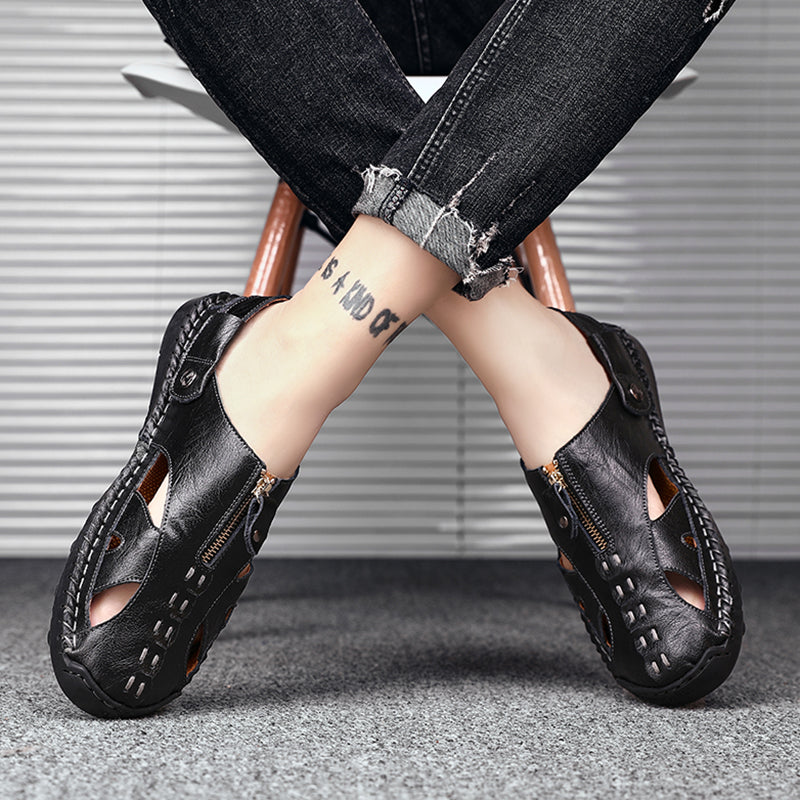 Sandali uomo indossati: punta chiusa, cinturino convertibile. Per comfort, stile estivo e aderenza.