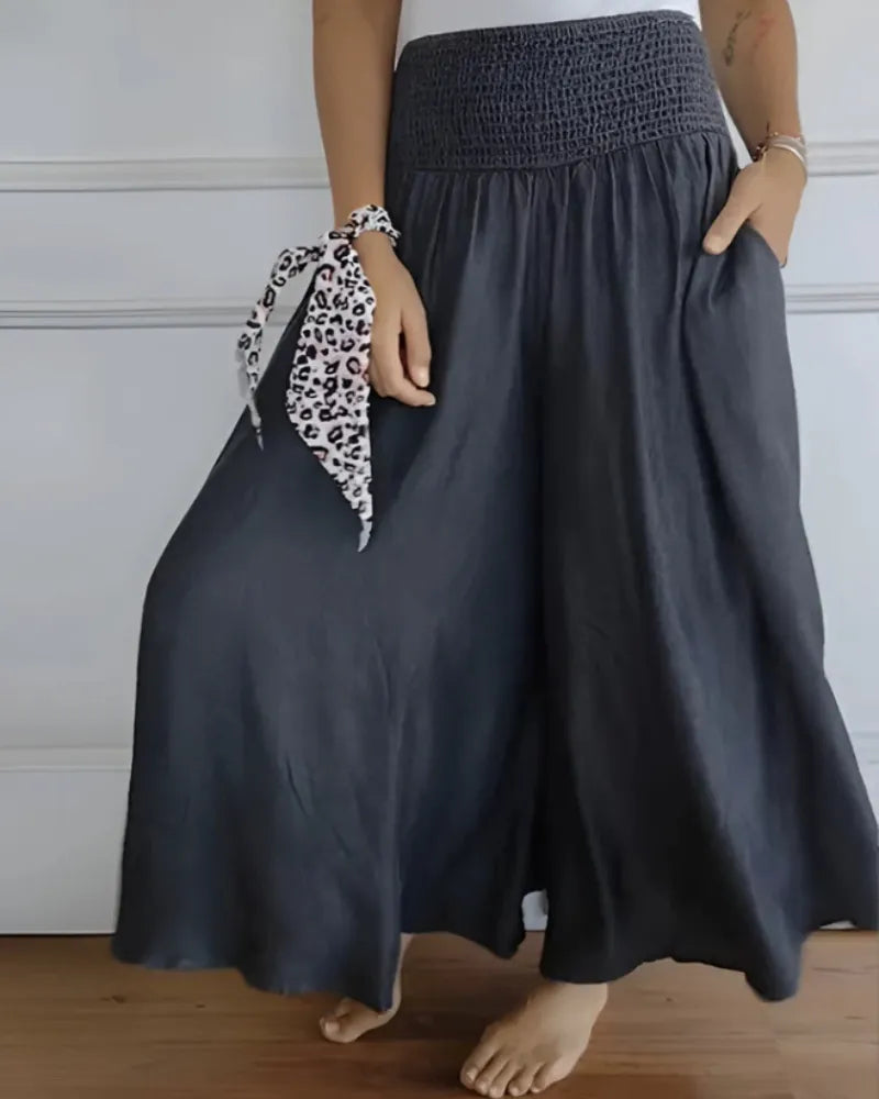 Culottes ampi da donna, garantiscono comfort e stile per ogni occasione, dall'ufficio al viaggio.