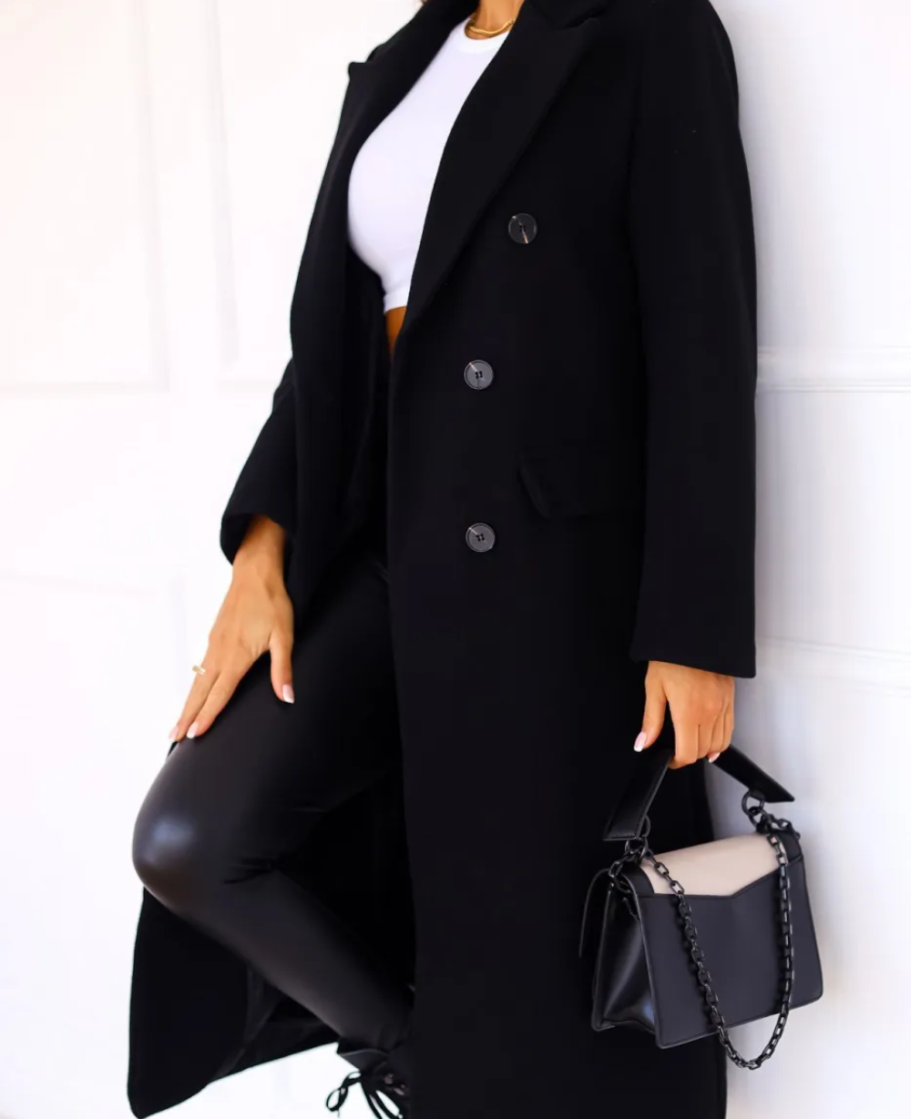 Elegante trench lungo aderente da donna, per un look senza tempo.
