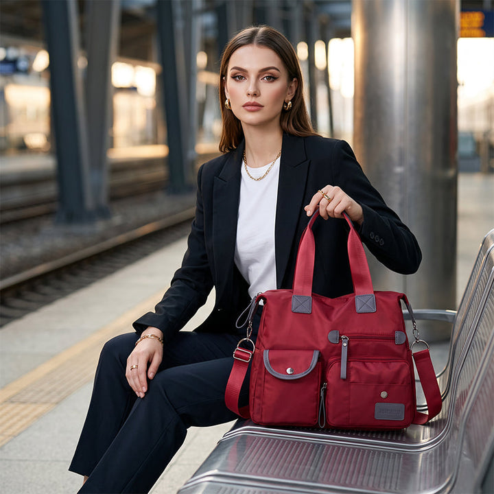 Pratica borsa tote donna casual, impermeabile e spaziosa, con scomparti organizzati per ogni necessità.