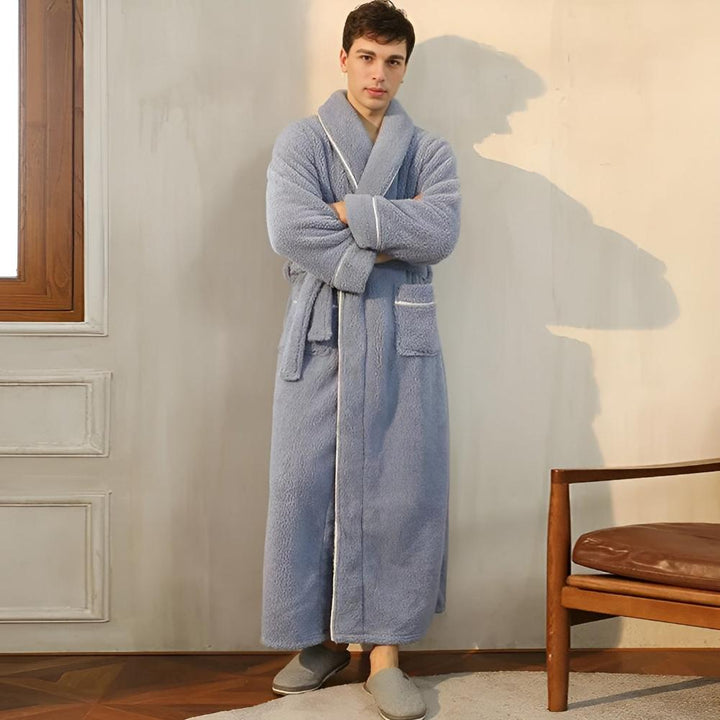 Vestaglia accappatoio unisex in sherpa caldo e morbido. Lunga e avvolgente, per serate di relax a casa.