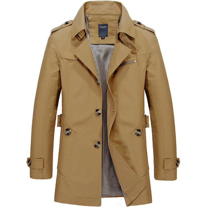 Trench doppiopetto uomo elegante, taglio strutturato, perfetto per look business e mezza stagione.