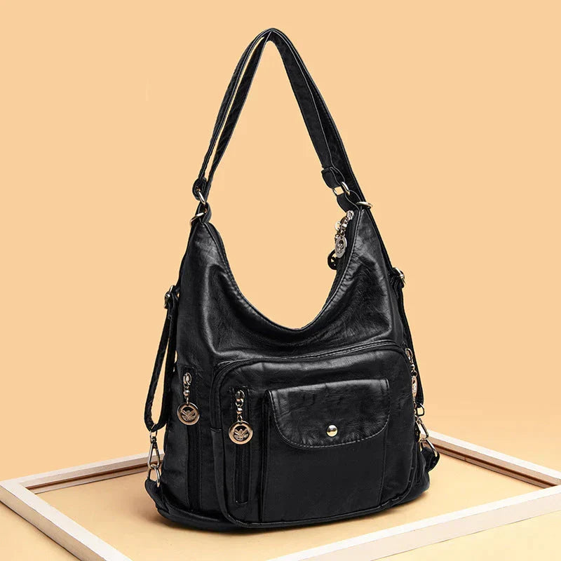 Dettaglio borsa a tracolla da donna in morbida pelle di alta qualità, un accessorio versatile e chic.