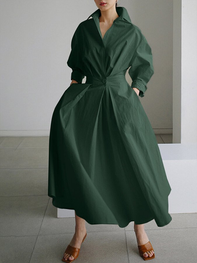 Abito da donna chemisier maxi, un capo essenziale con colletto e cintura, perfetto per uno stile casual o da sera.
