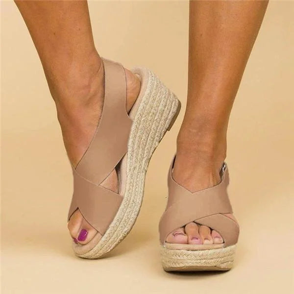 Versatili sandali donna ammortizzati, offrono ottimo supporto e comfort per camminare in stile casual estivo.