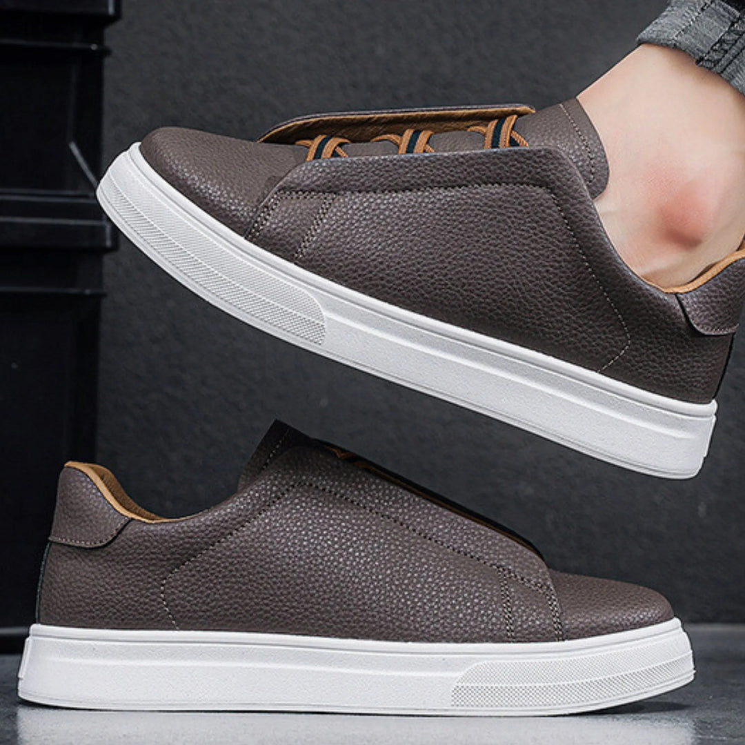 Sneakers uomo slip-on eleganti, ideali per comfort e stile duraturo. Scarpe casual perfette per la moda uomo.