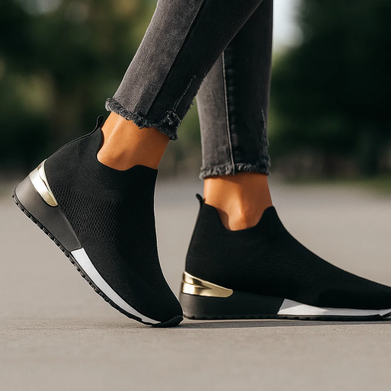 Nuove sneakers donna slip-on grigie con tallone metallizzato e suola bicolore. Traspiranti e ultra comode.