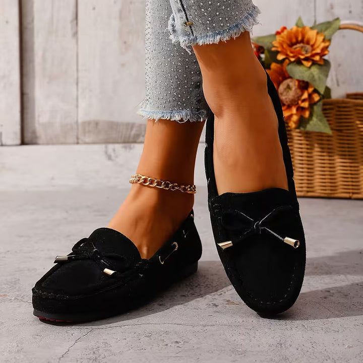 Mocassini donna classici con fiocco, scarpe eleganti e confortevoli per un tocco di stile senza tempo.