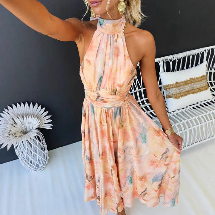 Elegante abito lungo donna stile vacanza, stampa corallo vibrante, design senza maniche per l'estate.