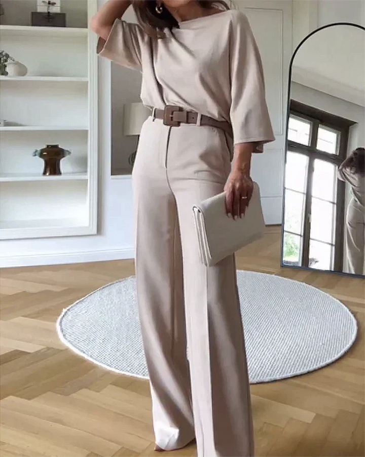 Completo donna elegante con top a pipistrello ampio e pantaloni larghi. Ideale per un look sofisticato e comodo.