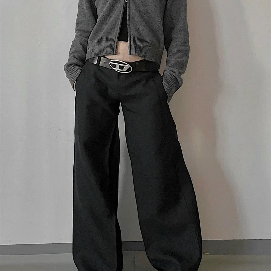 Pantaloni donna eleganti neri a vita bassa con gamba larga, ideali per ufficio e stile casual chic.