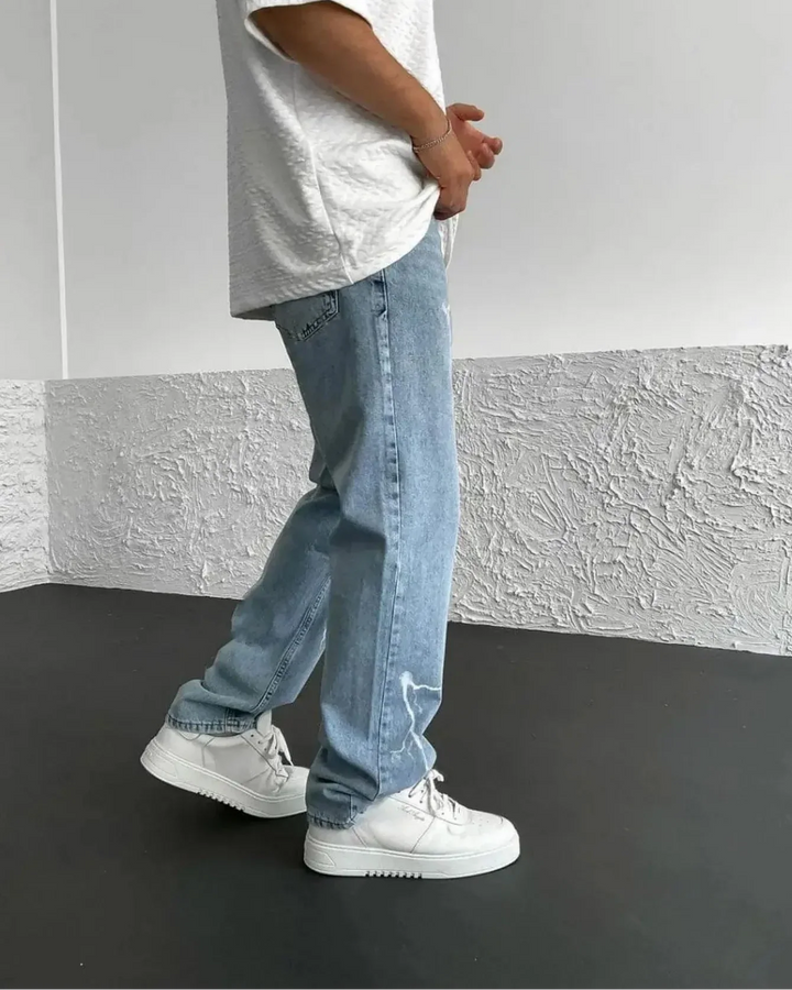 Pantaloni uomo stampati a gamba larga, perfetti per la primavera. Design dritto e comodo per relax, moda uomo casual.