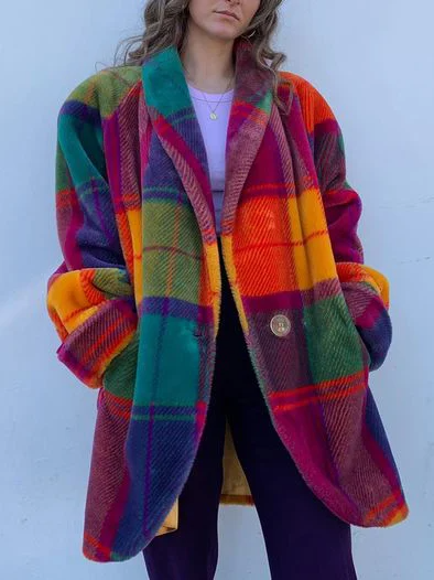 Cappotto lungo donna oversize a quadri multicolori, perfetto per un look invernale elegante e casual.